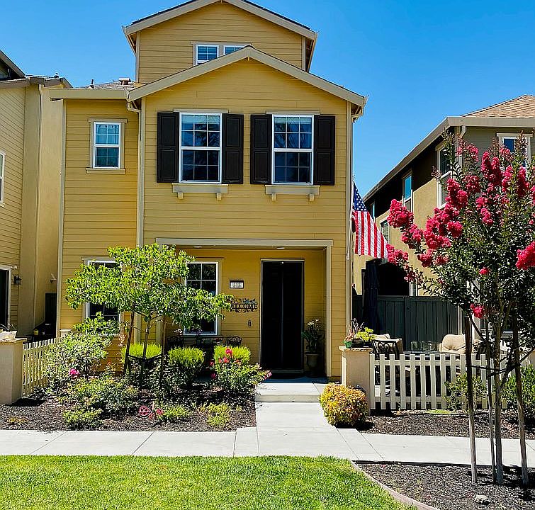 1st image of 313 S Park Ct