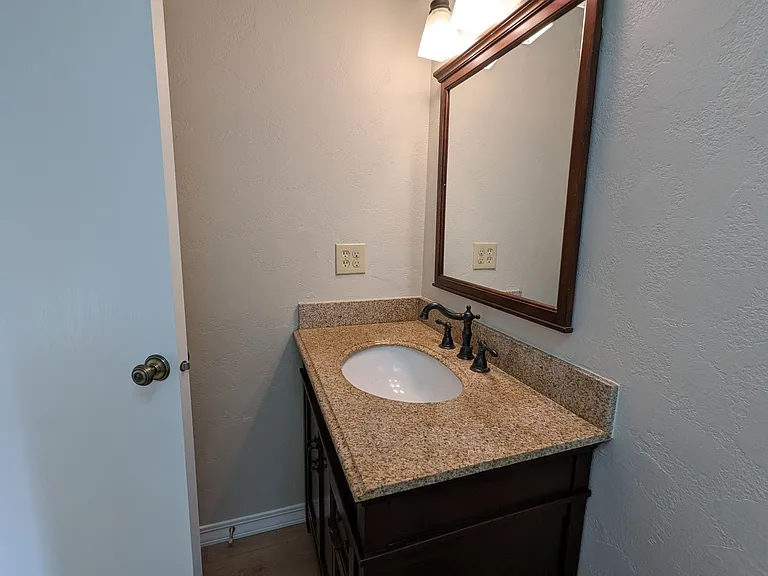 1147 NE Viking Ct — Photo 21