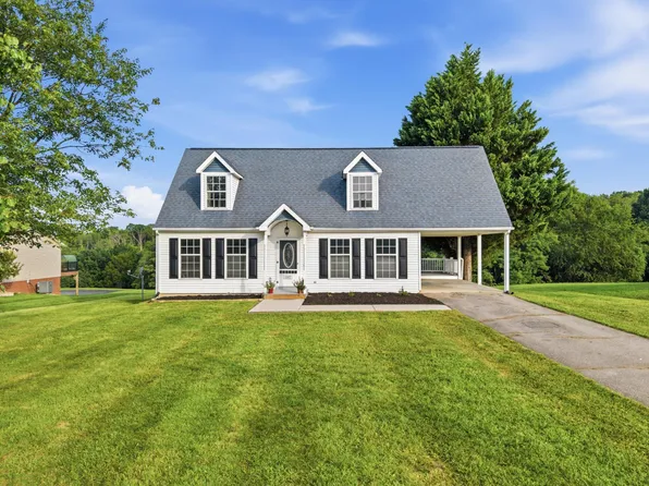 1147 Bluewater Dr, Moneta, VA 24121