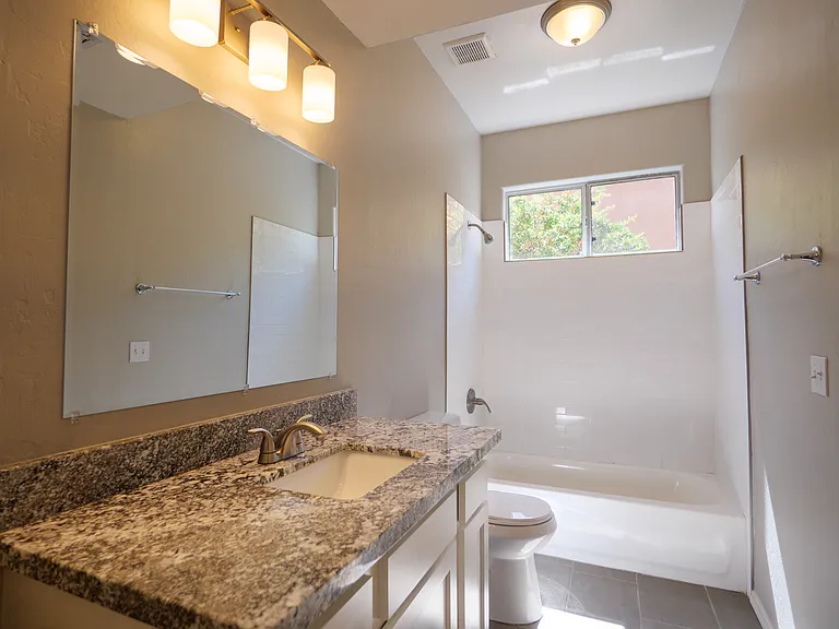 2430 N Quesnel Loop — Photo 15