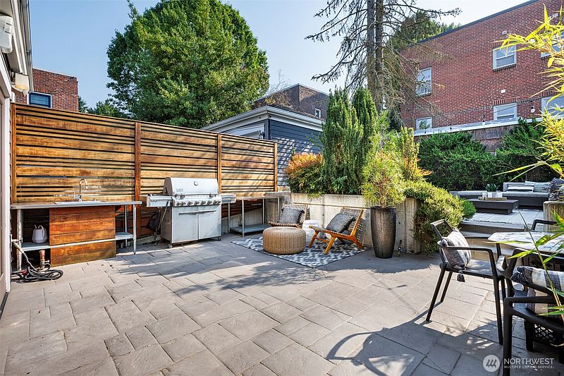 5th image of 734 10th Avenue E