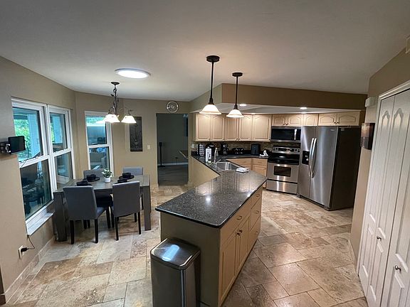 4th image of 4332 SW 1st Pl