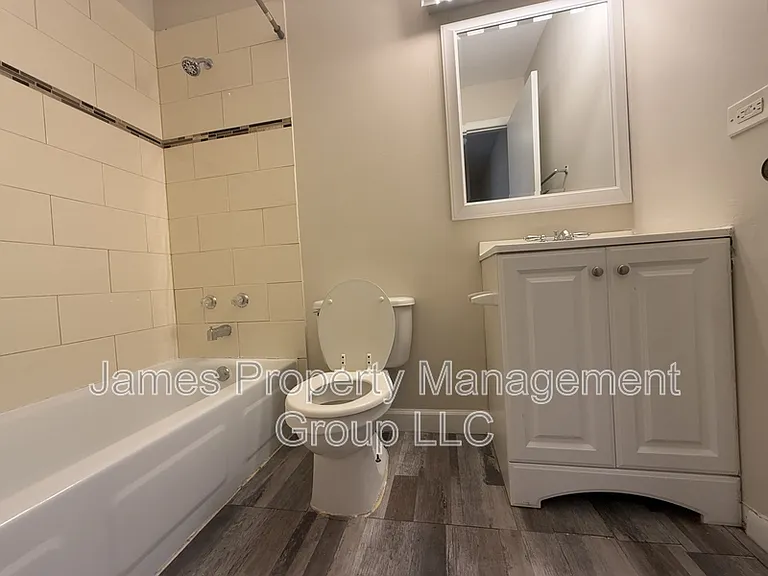 1557 Quaker Ln #114 — Photo 11