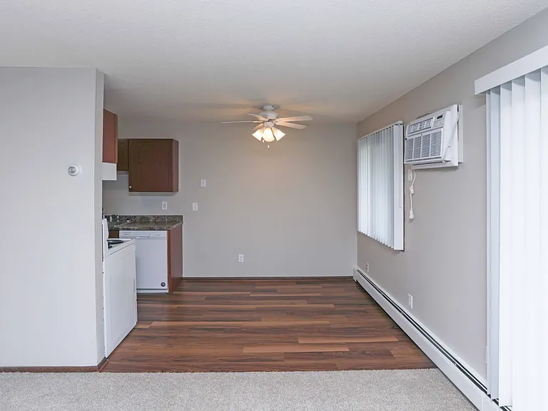 Evergreen East Apartments — Photo 13