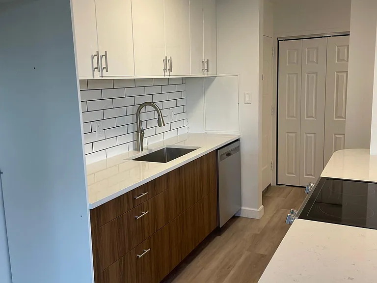 360 W Wellington Ave #5F — Photo 3