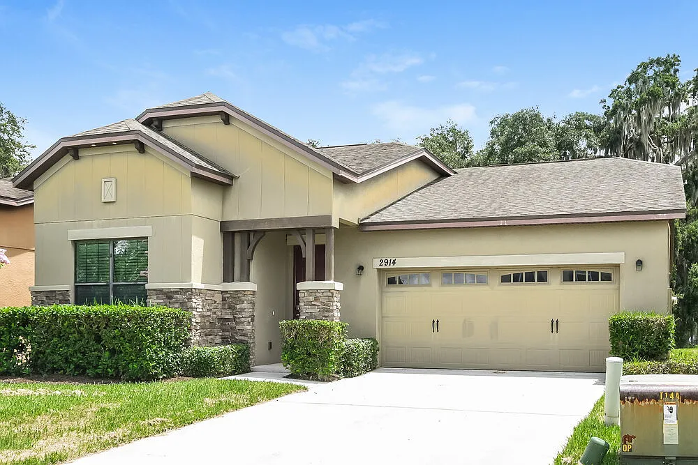 3 bed, 2.0 bath, 1692 sqft, $2,110 — Photo 2