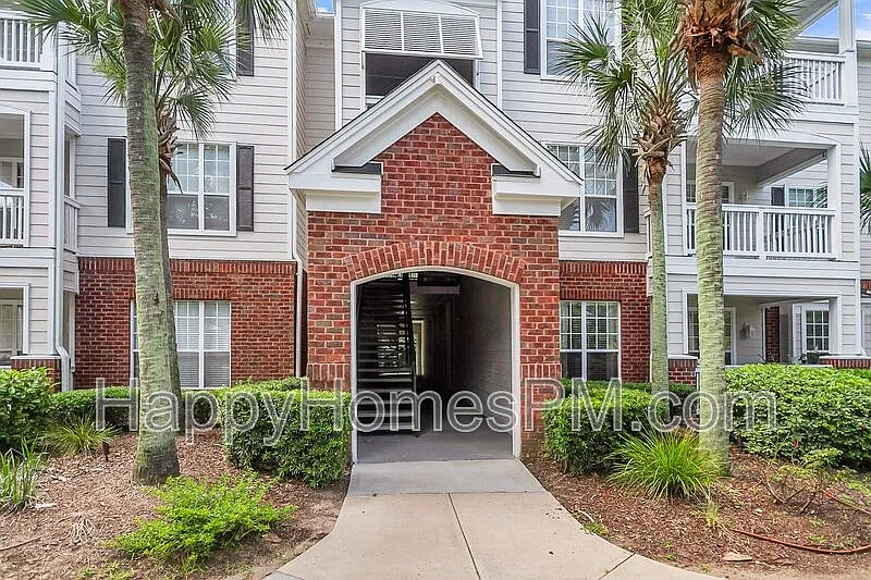 1 bed, 1.0 bath, 621 sqft, $1,900 — Photo 3