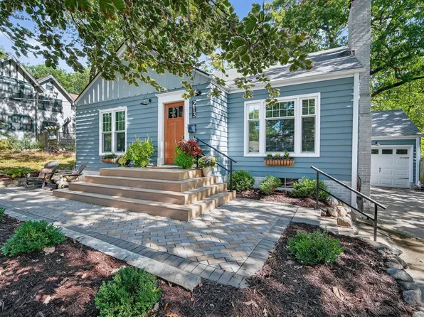 213 42nd St, Des Moines, IA 50312