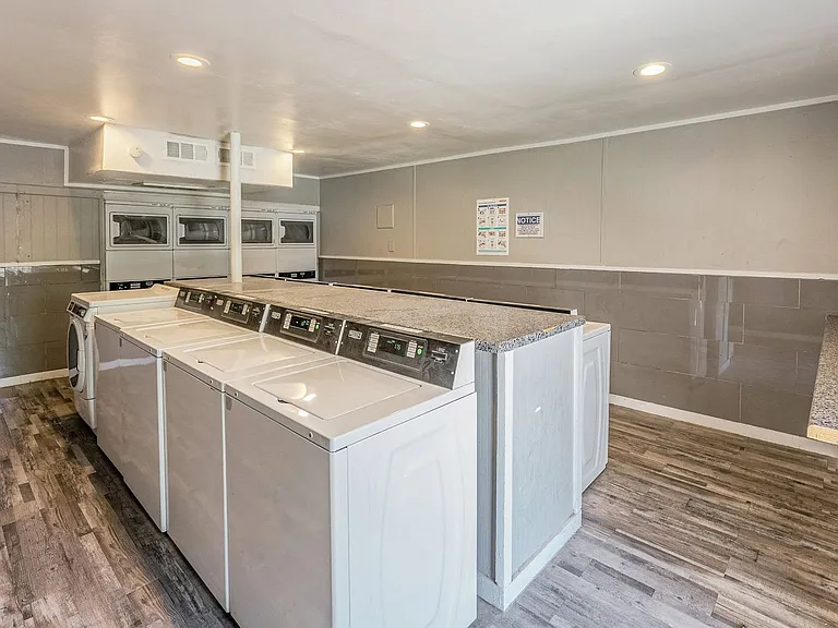 South Crest Apartments: All Bills Paid -Dazzling Dallas Apartments in Quiet Area! — Photo 30