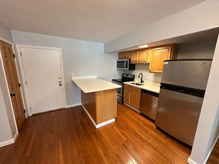W 3rd Ave 85 NPR — Photo 5