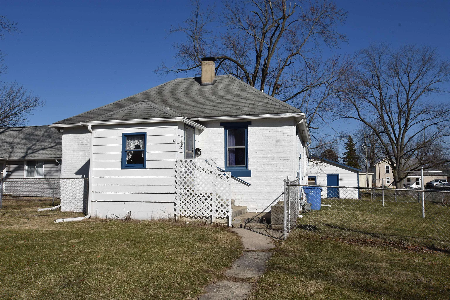 370 N Elm St photo 1