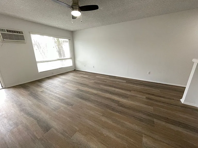 6736 Cleon Ave — Photo 9