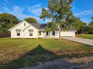 48 W Elmwood Dr, Mount Vernon, TX 75457