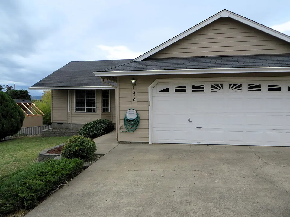 370 Rolling Hills Rd