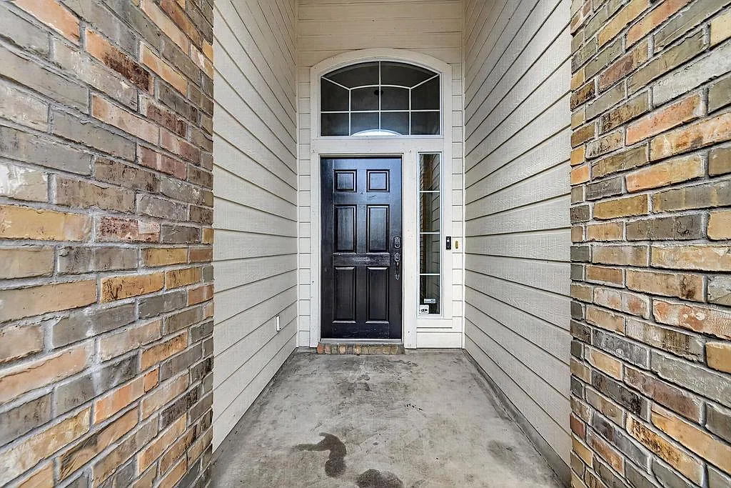 4 bed, 2.0 bath, 1732 sqft, $2,295 — Photo 2