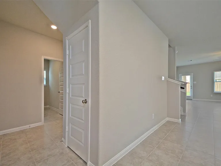 1015 Modesto Dr — Photo 22