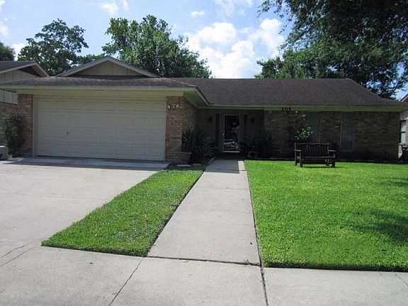 2nd image of 305 Monterrey Dr