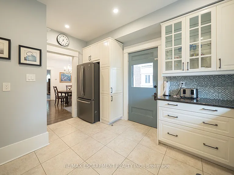 8 William St — Photo 18