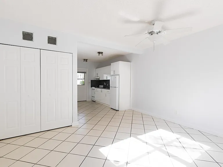 4-2825 SW 3rd Ave #4 — Photo 7