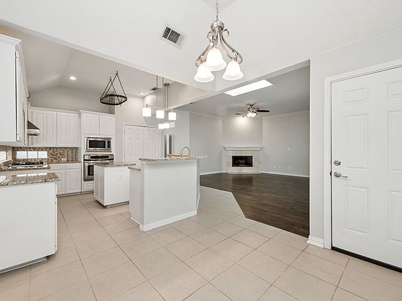3rd image of 5415 Plantation Ln