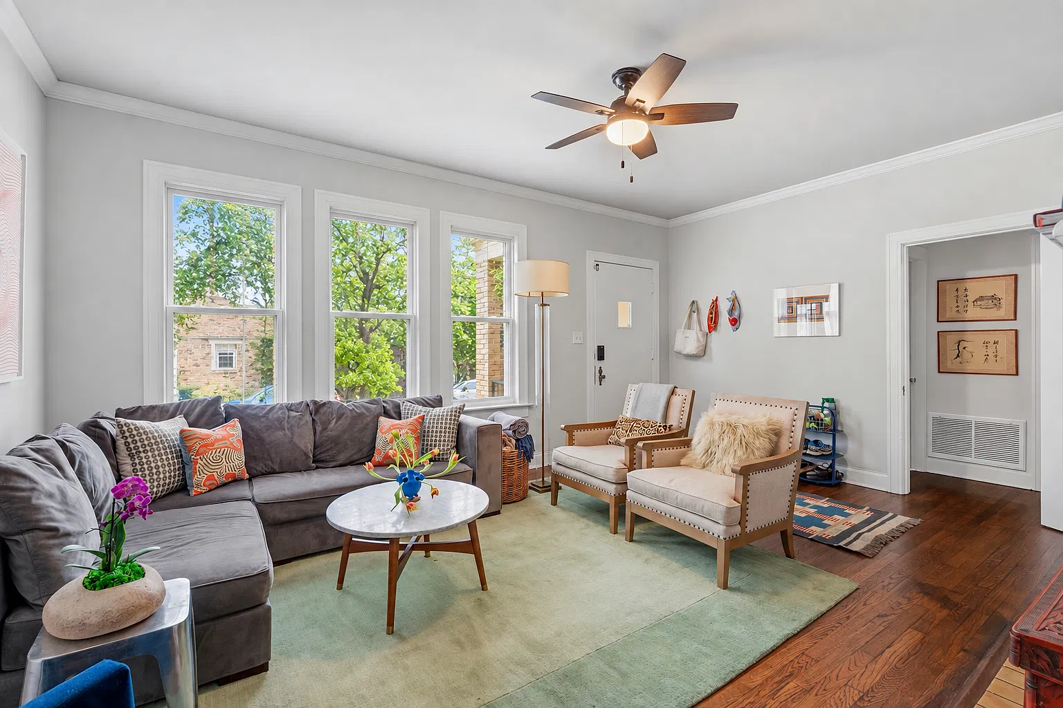 2 bed, 900 sqft, $2,700 — Photo 2