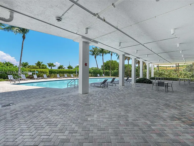 6515 Collins Ave #1405 — Photo 29