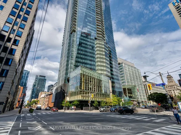 180 University Ave #3907, Toronto, ON M5H 0A2