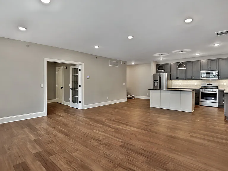 107 Chestnut St E #203 — Photo 4