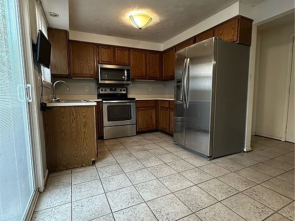 3rd image of 110 Canton St