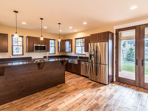 4th image of 221 Harrier Cir