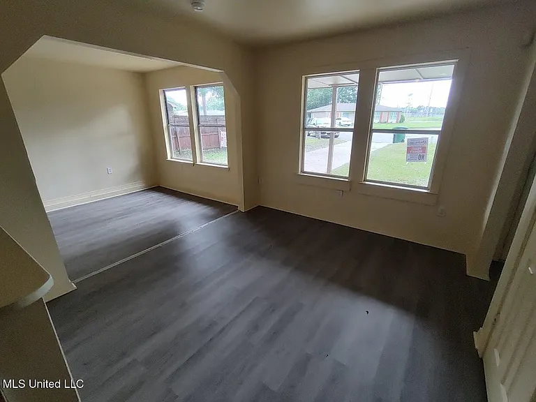 4807 King James Dr — Photo 7