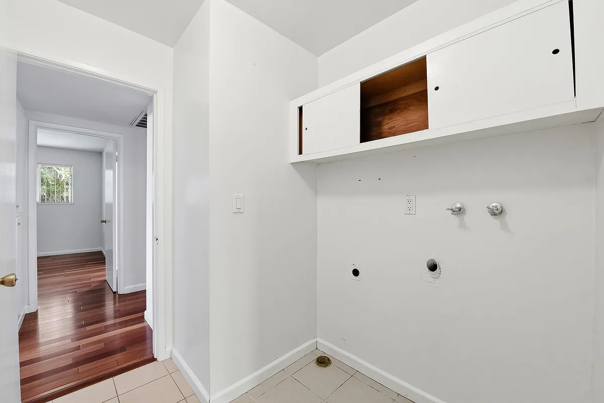 Building Photo - 1010 Bluebonnet Dr