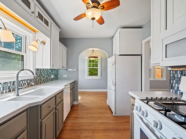 1644 S Grant St — Photo 11