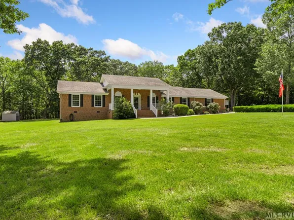 330 Elaines Rd, Bracey, VA 23919