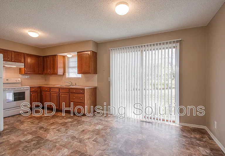 10408 Smalley Ct — Photo 3