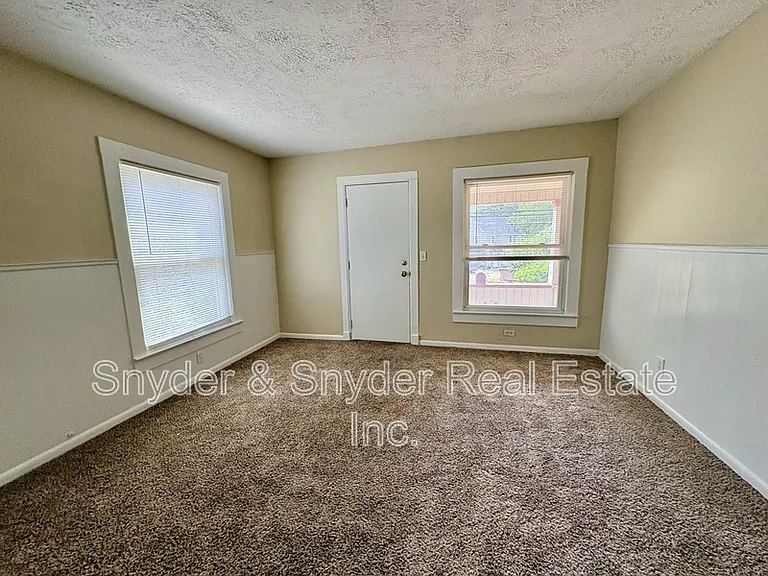 2307 & 2309 SW 22nd St SW — Photo 4