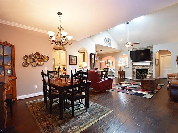 3rd image of 1903 Whisper Lake Dr Unit B