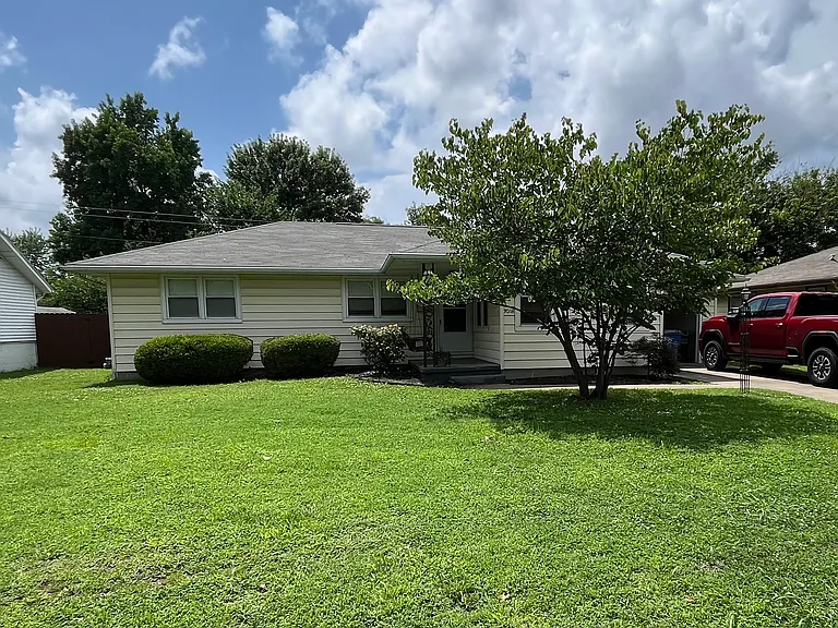 3018 Missouri Ave — Photo 2