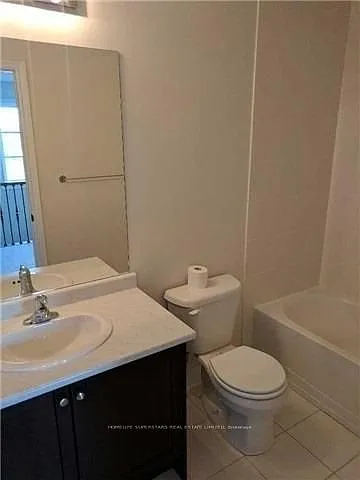 34 Lowther Ave — Photo 4