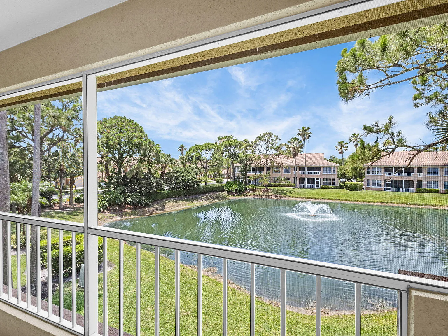 3 bed, 2.0 bath, 2072 sqft, $7,500 — Photo 4