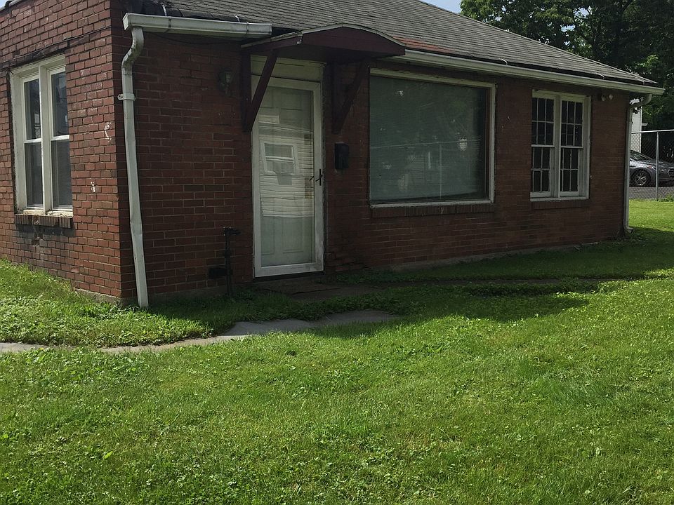 2nd image of 824 Wayne Ave