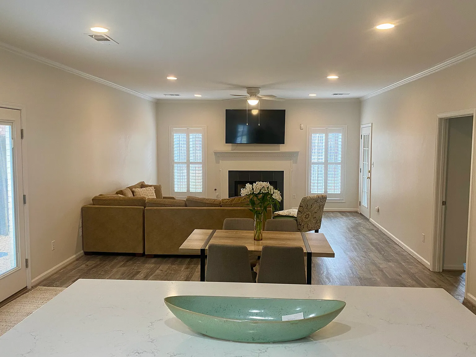4 bed, 2.5 bath, 2766 sqft, $3,200 — Photo 4