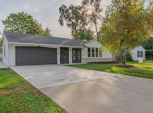 104 Lawton Ln, Bolingbrook, IL 60440