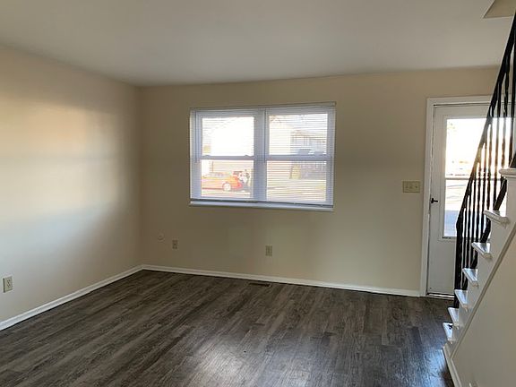 4th image of 626 W Walnut St
