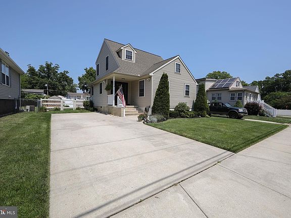 2nd image of 204 E Maiden Ln