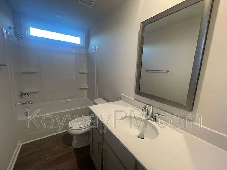 810 Manitou Cir — Photo 16