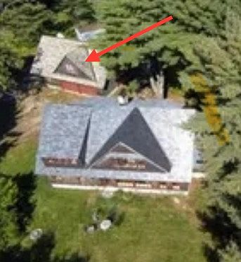 The main house and the in-law apartment, (indicated by the red arrow.) 

Ocean front private access available in front of Main house.