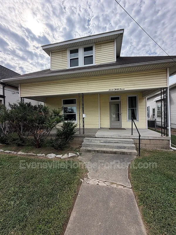 3 bed, 2.0 bath, 2161 sqft, $1,100 — Photo 1