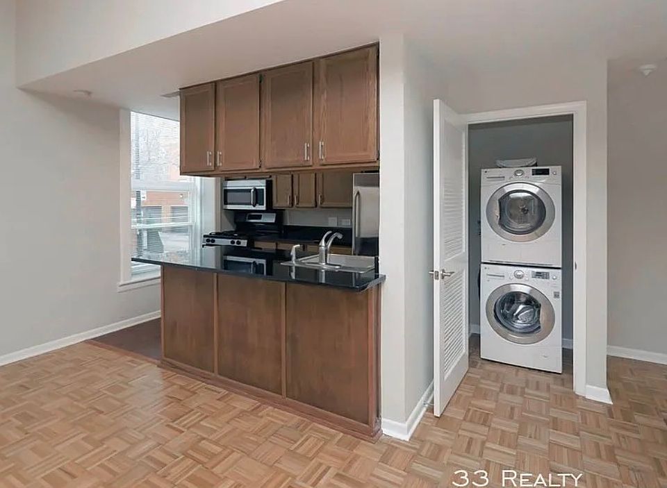 1st image of 159-161 W Goethe St #1D