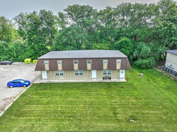 1400 Woodland Dr, Mount Zion, IL 62549